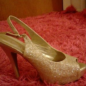Michaelangelo sling back gold heels