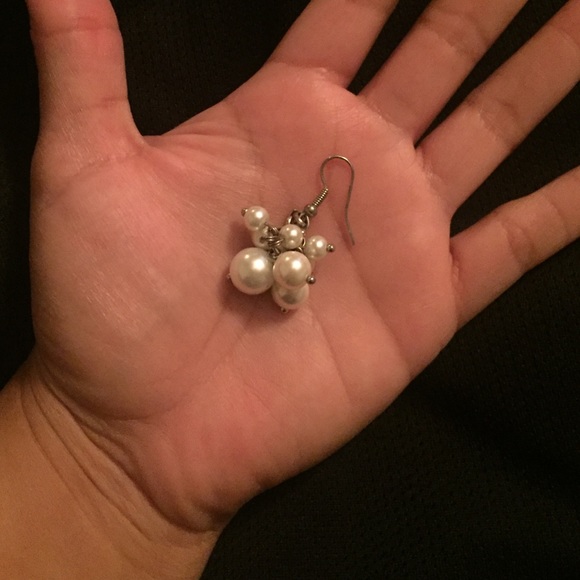 Earrings NWOT - Picture 2 of 2