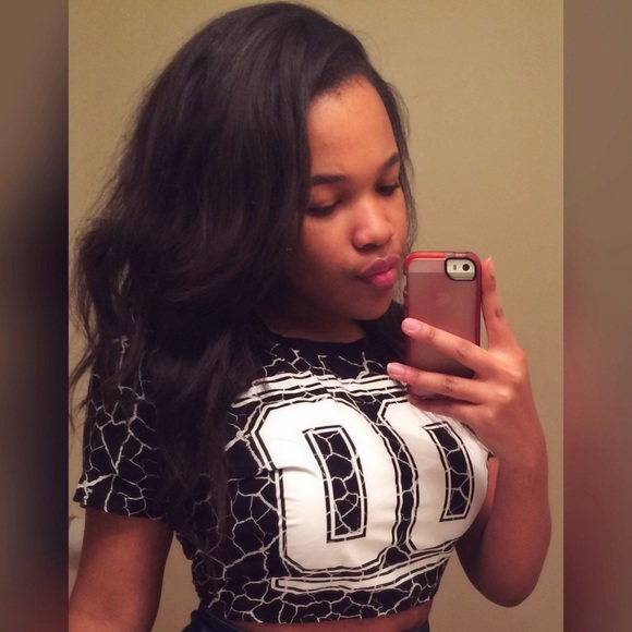 "00" Crop Top