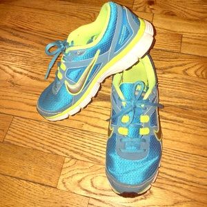 Nike Dual Fusion ST Women's Shoes Size 9.5