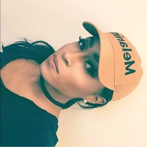 Meet your Posher, Carla