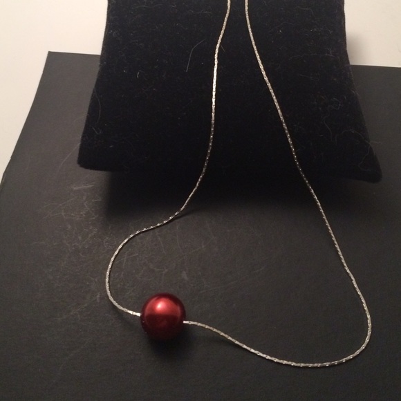 Silver tone necklace