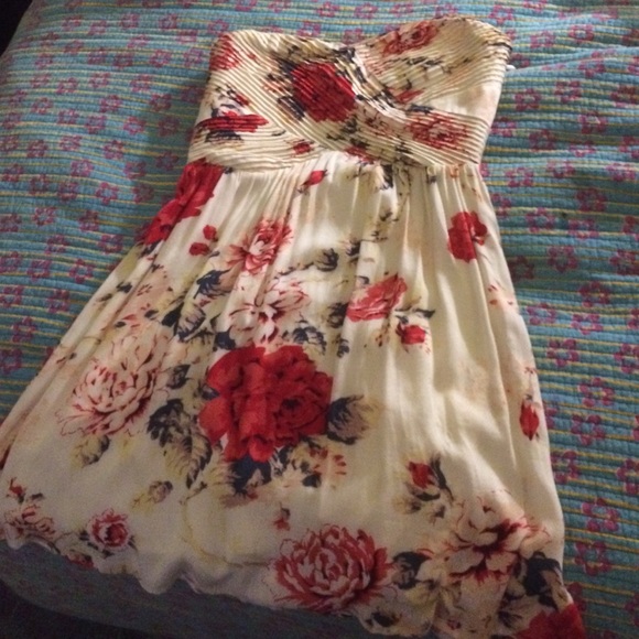 White floral strapless dress.