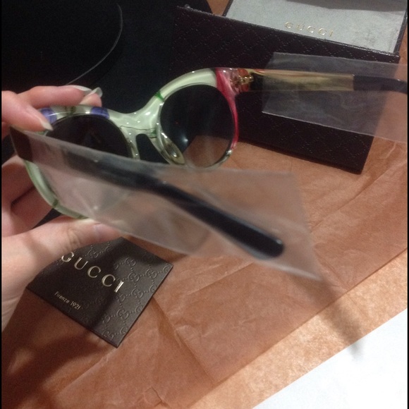 Gucci Floral-Interior Cat-eye Sunglasses main image 4