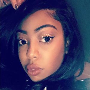 Meet your Posher, Shania