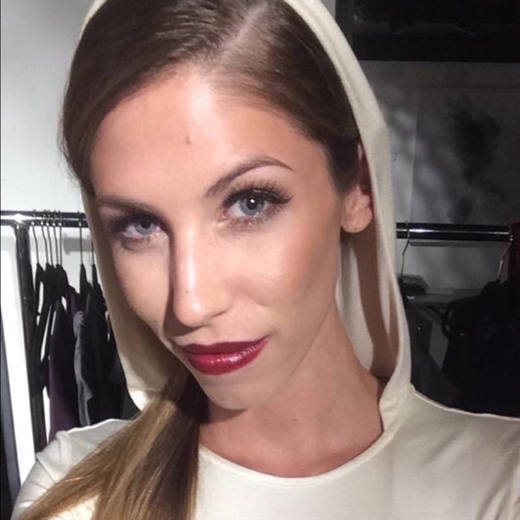 meet your posher, alison!