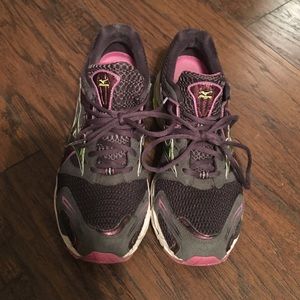 Mizuno Enigma women's running shoes