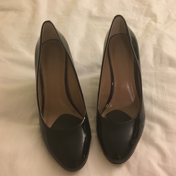 Black wedge