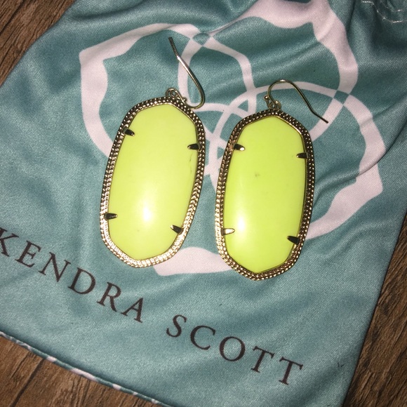 RARE NEON KENDRA SCOTT DANIELLE'S