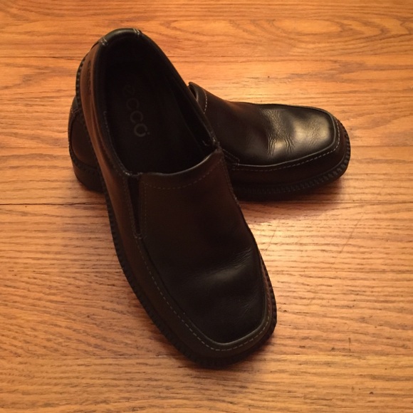 Black Ecco boy's dress shoes