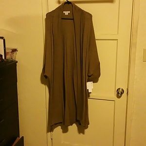 Liz Claiborne tan long sweater