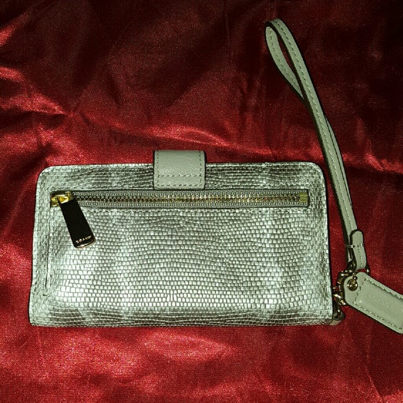 ***SOLD****COACH **AUTHENTIC** Phone Wallet - Picture 2 of 4