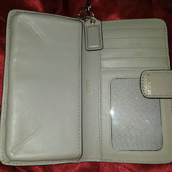 ***SOLD****COACH **AUTHENTIC** Phone Wallet - Picture 4 of 4