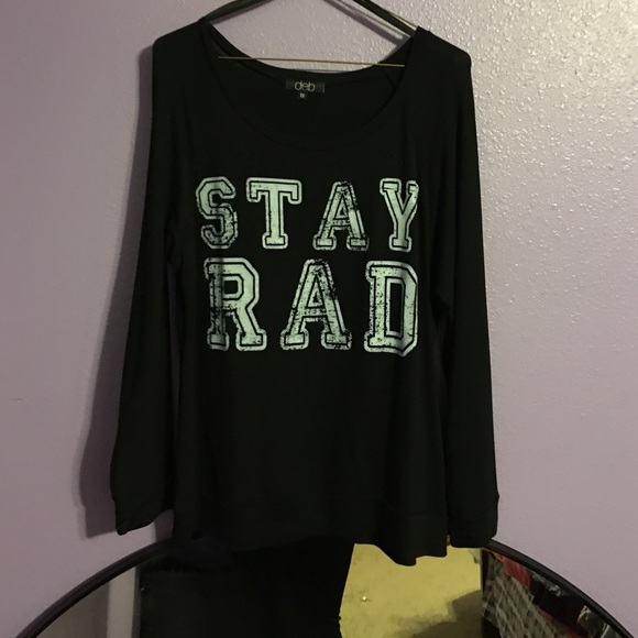 black long sleeve tee