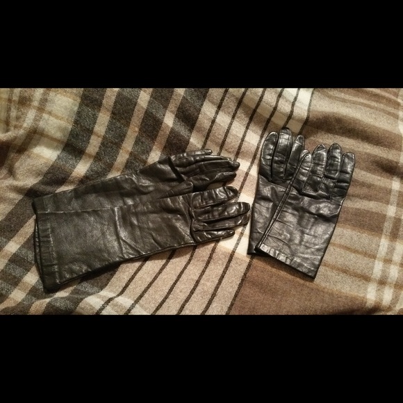 Vintage pair of black leather gloves