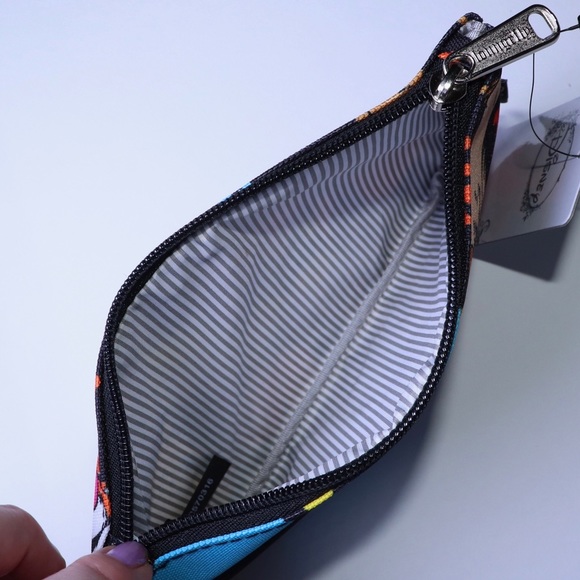 Last one! Winnie The Pooh Case - Picture 2 of 4