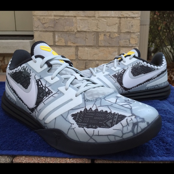 Nike Other - Nike Kobe Mentality