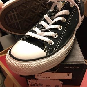 Black lowtop convers