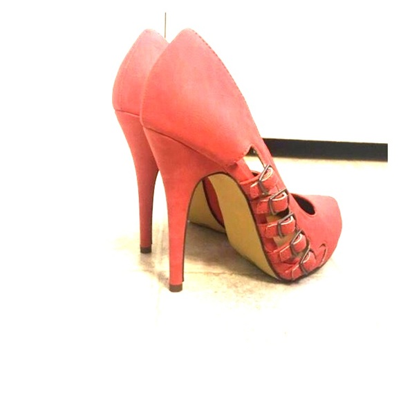 Size 7- justfab heels BRAND NEW