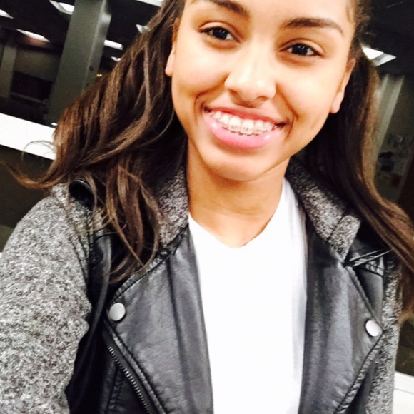 Meet your Posher, Camryn - Picture 1 of 1