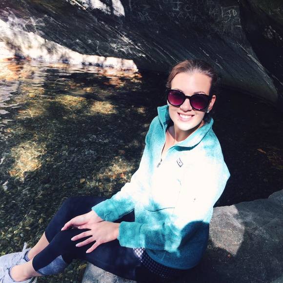 Meet your Posher, Olivia - Picture 1 of 1