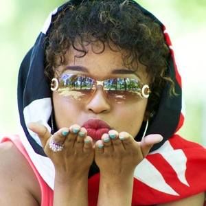 Meet your Posher, Lucy