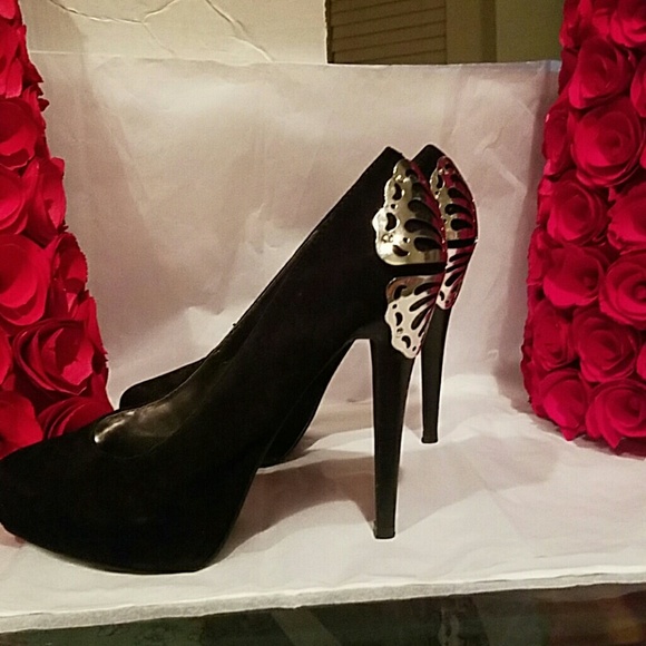Gorgeous Suede Heelz with Silver Detail - Picture 2 of 4