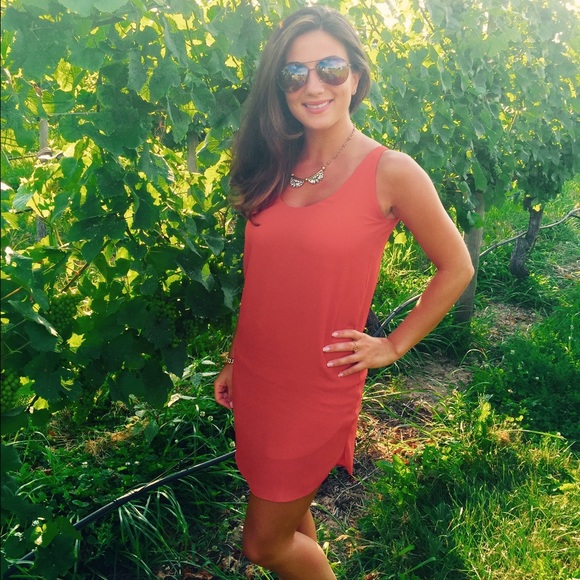 Meet your Posher, Nicole - Picture 2 of 3