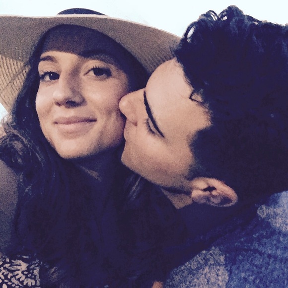 Meet your Posher, Nicole - Picture 3 of 3