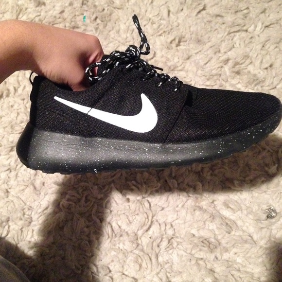 Black and white paint splattered Nike roshes