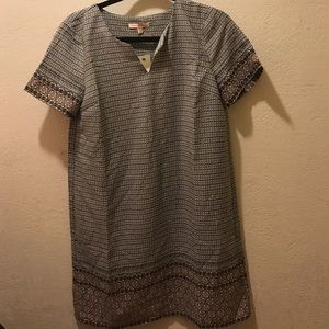 Pattern dress RUNS BIG IT IS LIKE A MEDIUM