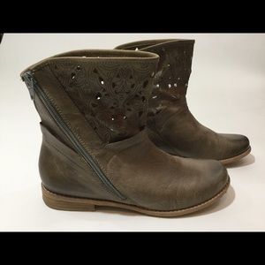 Grey Taupe Leather cutout booties by Everybody