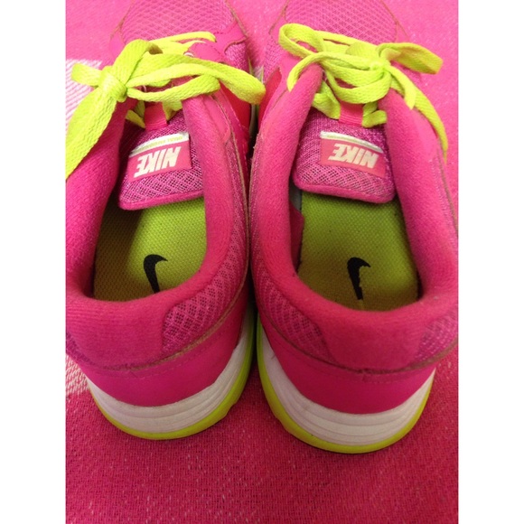 Pink Nike Dual Fusion sneakers - Picture 3 of 4