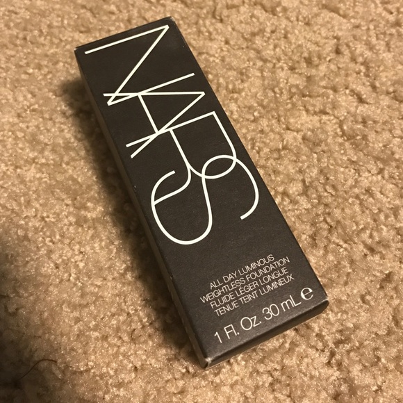 All Day Luminous Foundation - Punjab 6437