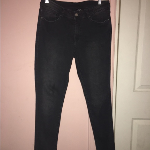 ‼️‼️H&M Skinny regular black jeans size 12‼️‼️