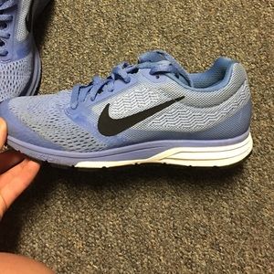 Womens Nike tennis shoes