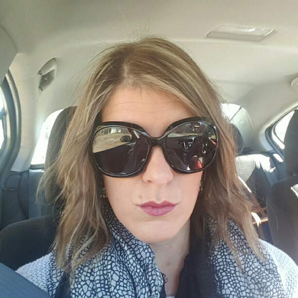 Meet your Posher, Kelli