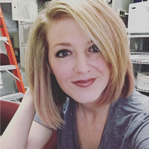 Meet your Posher, Mandie! 😍 - Picture 2 of 3