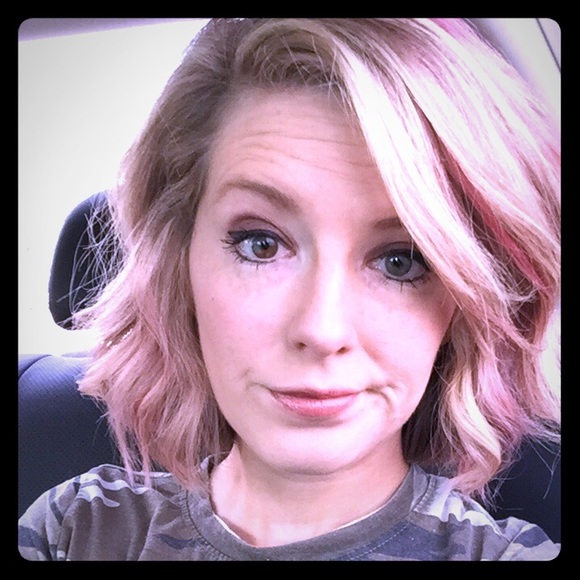 Meet your Posher, Mandie! 😍 - Picture 3 of 3