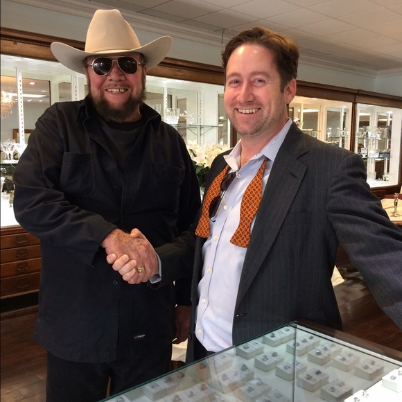 Meet your Posher, Jay - Picture 3 of 8