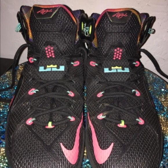 Lebron James Nike shoes size 13 like new - Picture 1 of 4