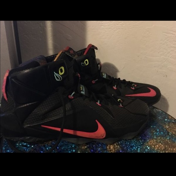 Lebron James Nike shoes size 13 like new - Picture 2 of 4