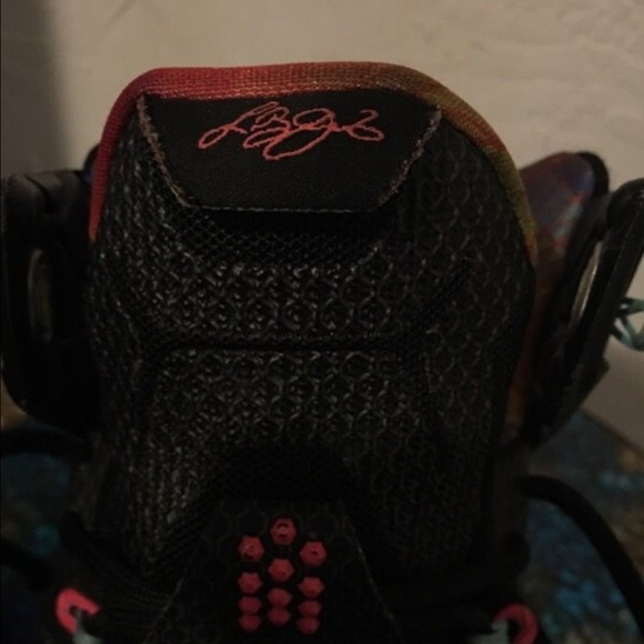 Lebron James Nike shoes size 13 like new - Picture 3 of 4