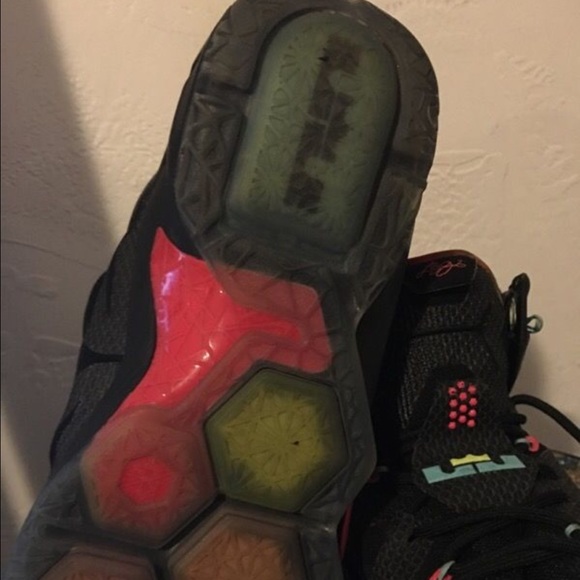 Lebron James Nike shoes size 13 like new - Picture 4 of 4