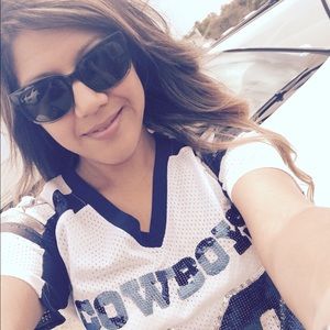 Meet your Posher, Ari