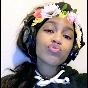 Meet your Posher, Dana