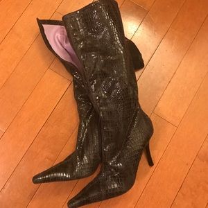 Woman's boots. Faux snakeskin.