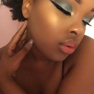 Meet your Posher, Lanaya