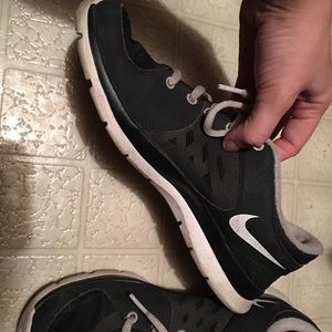 Nike tennis shoes size 8