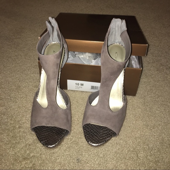 Size 10M Audrey Brooke Dixie Taupe